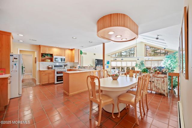 4 Forest Court, Morganville, NJ 07751