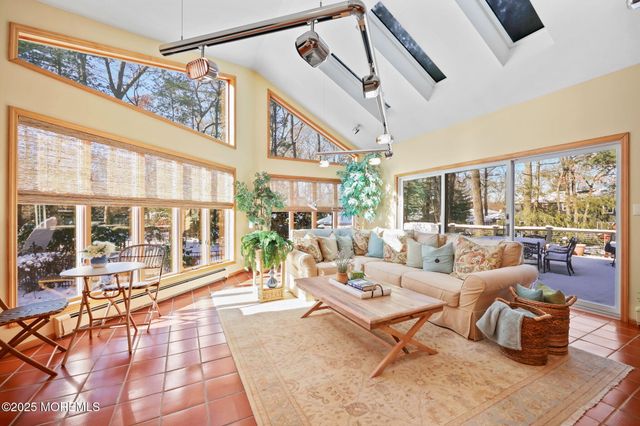 4 Forest Court, Morganville, NJ 07751