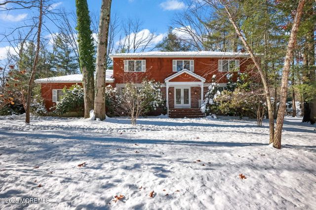 4 Forest Court, Morganville, NJ 07751