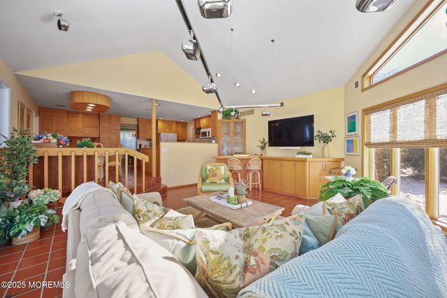 4 Forest Court, Morganville, NJ 07751