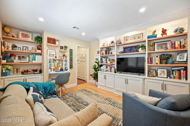 4 Forest Court, Morganville, NJ 07751