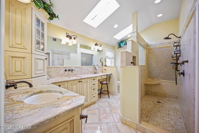 4 Forest Court, Morganville, NJ 07751