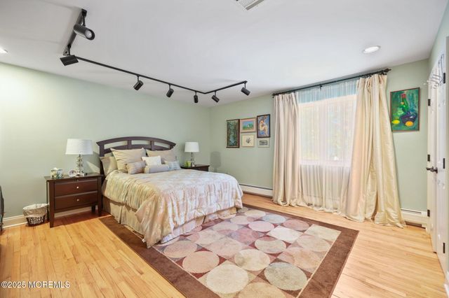 4 Forest Court, Morganville, NJ 07751