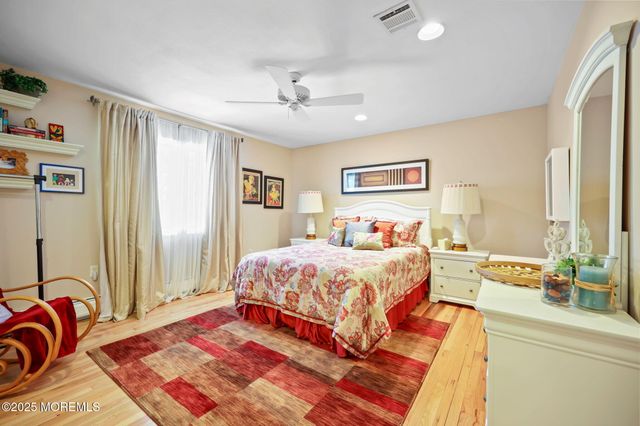 4 Forest Court, Morganville, NJ 07751