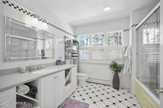 4 Forest Court, Morganville, NJ 07751