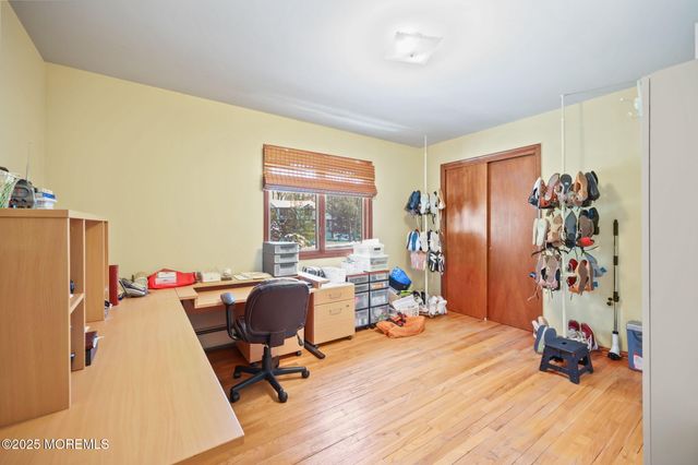 4 Forest Court, Morganville, NJ 07751