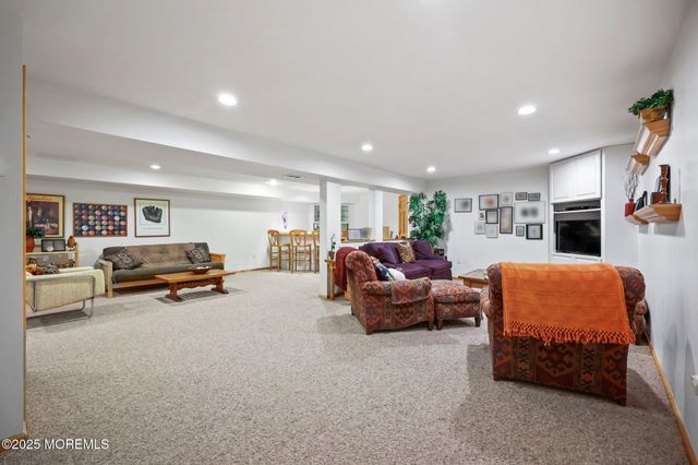 4 Forest Court, Morganville, NJ 07751