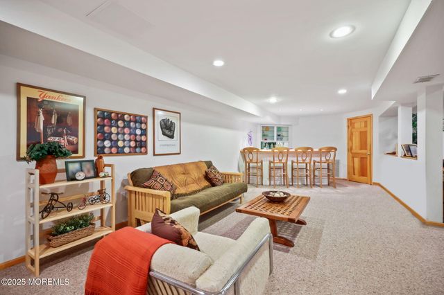 4 Forest Court, Morganville, NJ 07751