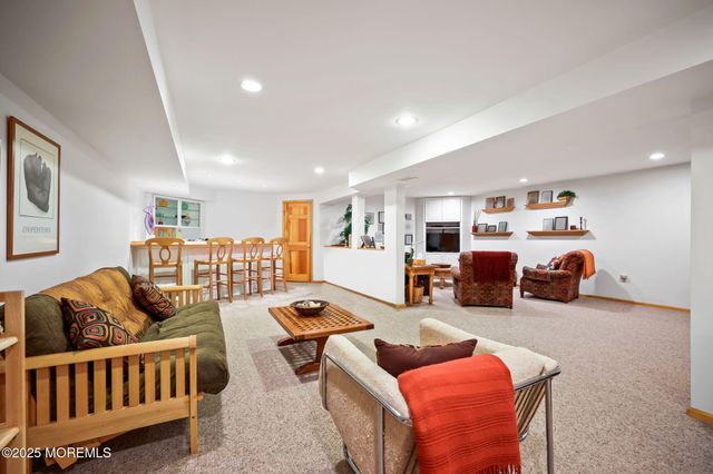 4 Forest Court, Morganville, NJ 07751