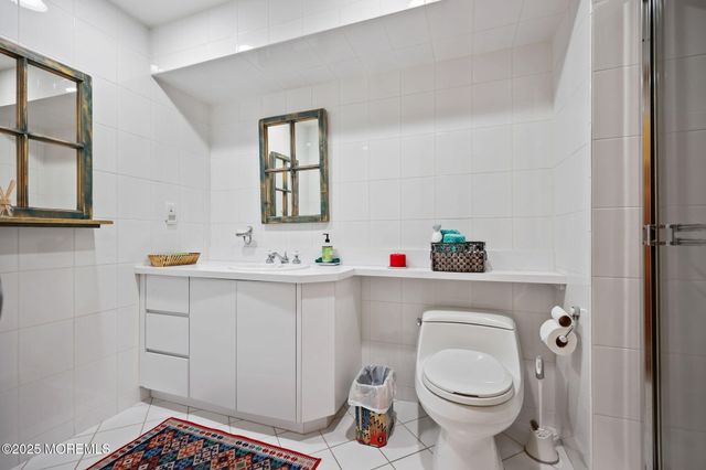 4 Forest Court, Morganville, NJ 07751