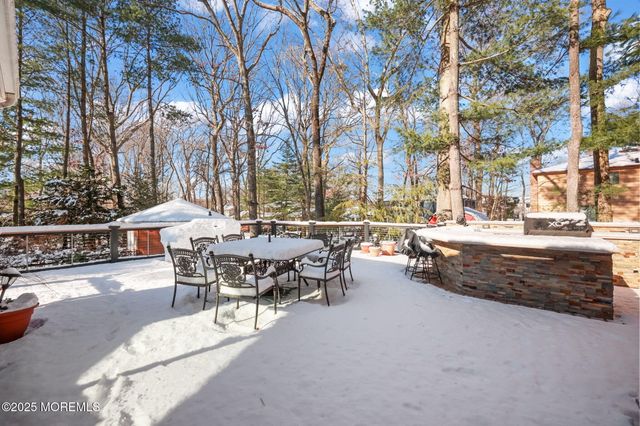 4 Forest Court, Morganville, NJ 07751