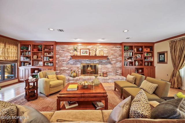 4 Forest Court, Morganville, NJ 07751