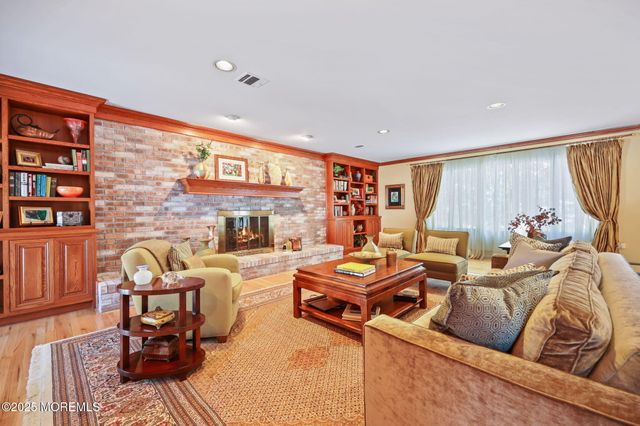 4 Forest Court, Morganville, NJ 07751