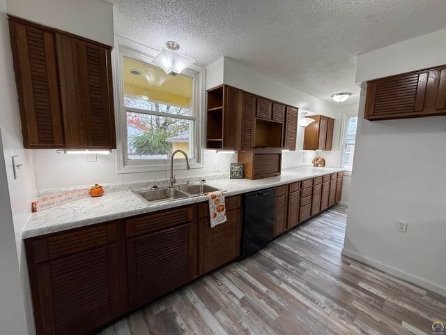 1115 SW Woodward AVE, Topeka, KS 66605