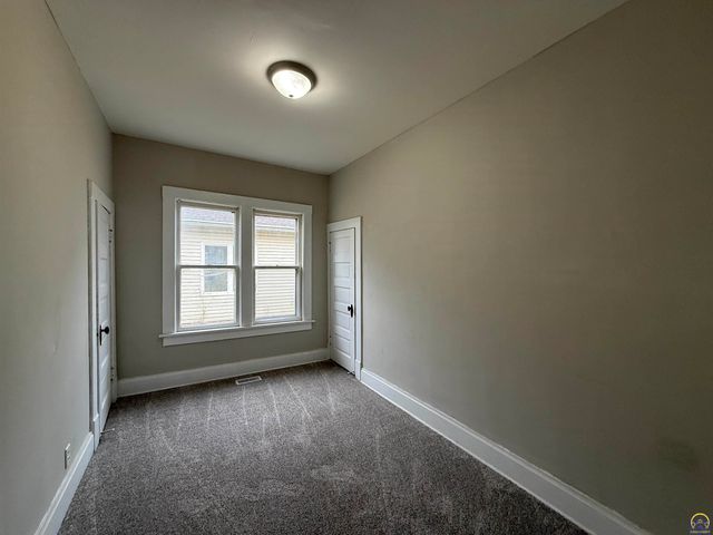 1115 SW Woodward AVE, Topeka, KS 66605