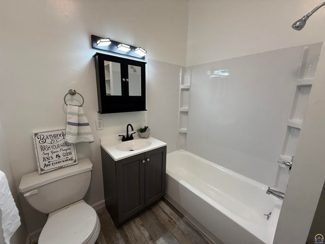 1115 SW Woodward AVE, Topeka, KS 66605