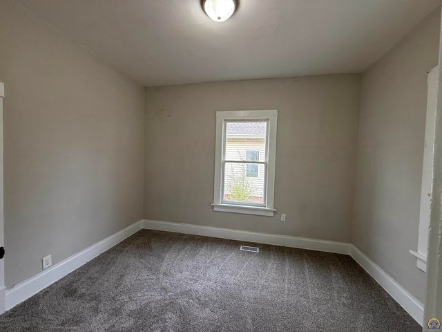 1115 SW Woodward AVE, Topeka, KS 66605