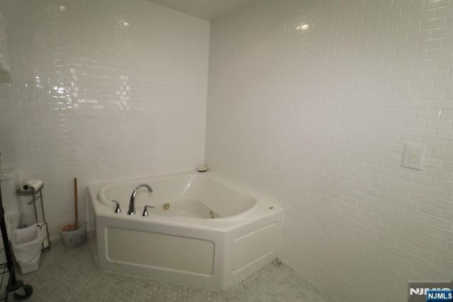 411-419 Chestnut 3C, Newark, NJ 07105