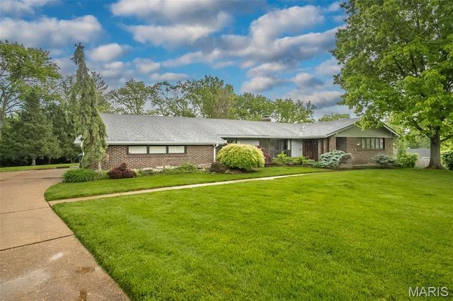 336 Hackmann Lane, Creve Coeur, MO 63141