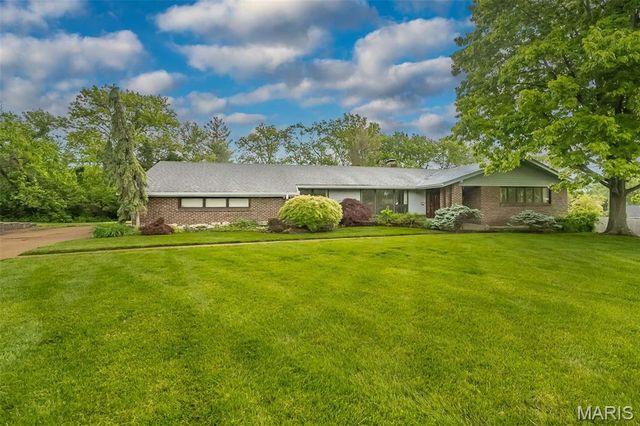 336 Hackmann Lane, Creve Coeur, MO 63141