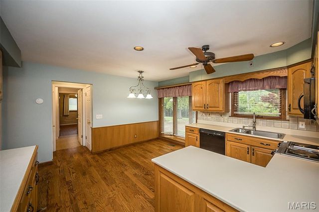 336 Hackmann Lane, Creve Coeur, MO 63141