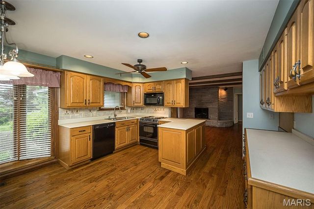 336 Hackmann Lane, Creve Coeur, MO 63141