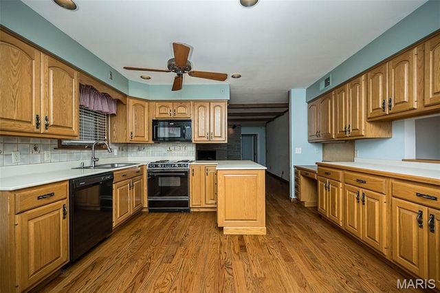 336 Hackmann Lane, Creve Coeur, MO 63141