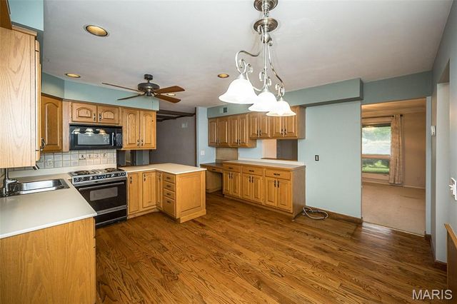 336 Hackmann Lane, Creve Coeur, MO 63141