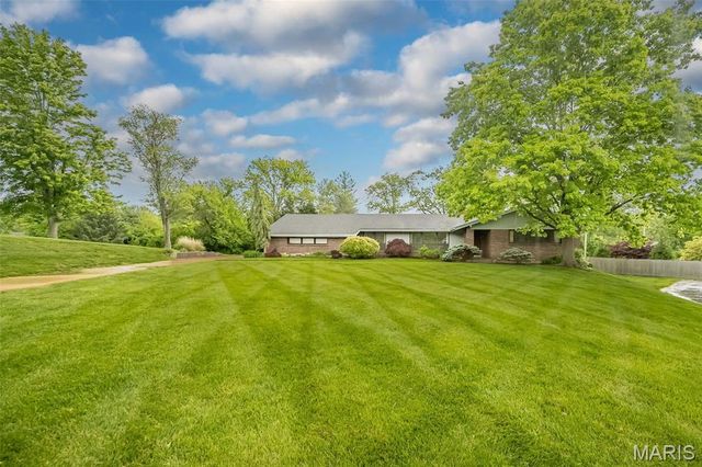 336 Hackmann Lane, Creve Coeur, MO 63141