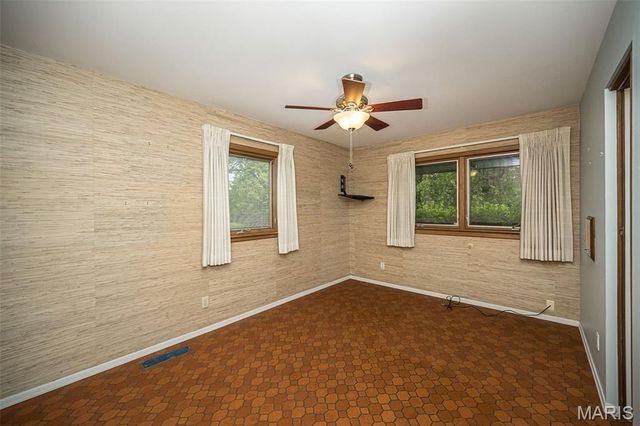 336 Hackmann Lane, Creve Coeur, MO 63141