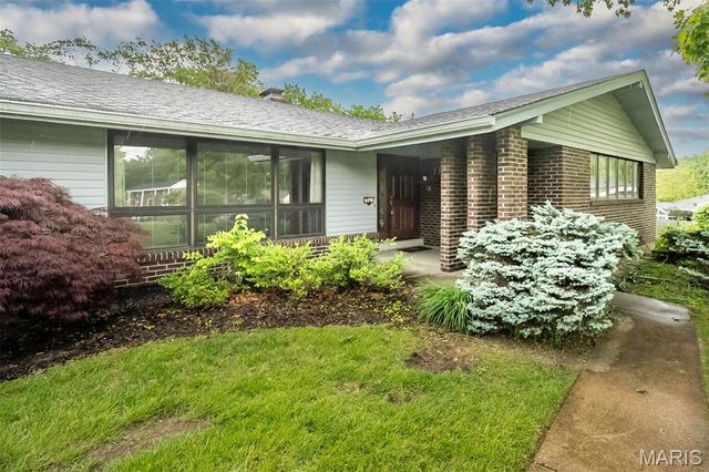 336 Hackmann Lane, Creve Coeur, MO 63141