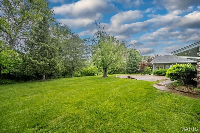 336 Hackmann Lane, Creve Coeur, MO 63141