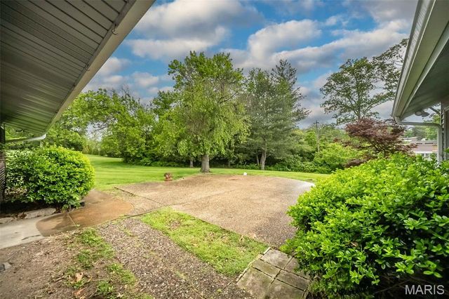 336 Hackmann Lane, Creve Coeur, MO 63141