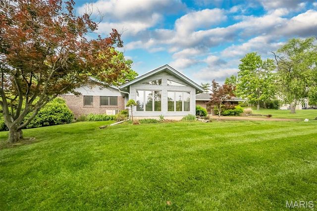 336 Hackmann Lane, Creve Coeur, MO 63141