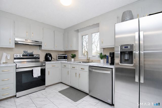 20-A Seymour Street, Windsor, CT 06095