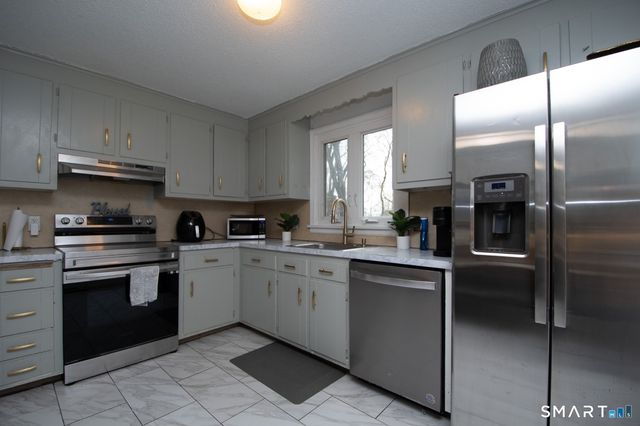 20-A Seymour Street, Windsor, CT 06095