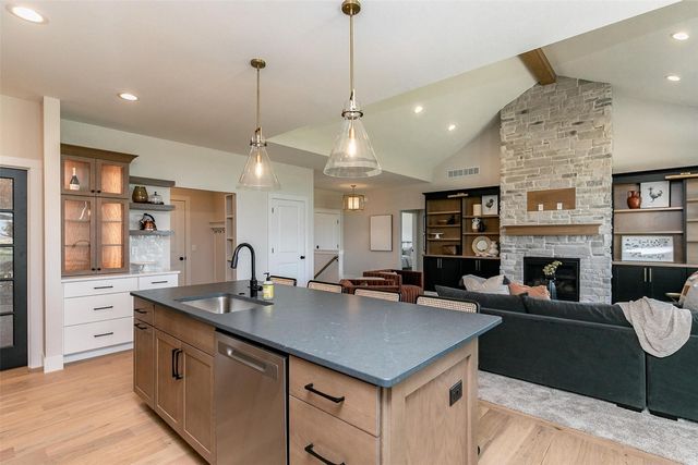 8750 Yeager Lane NE, Cedar Rapids, IA 52402