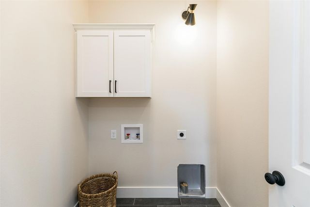 8750 Yeager Lane NE, Cedar Rapids, IA 52402