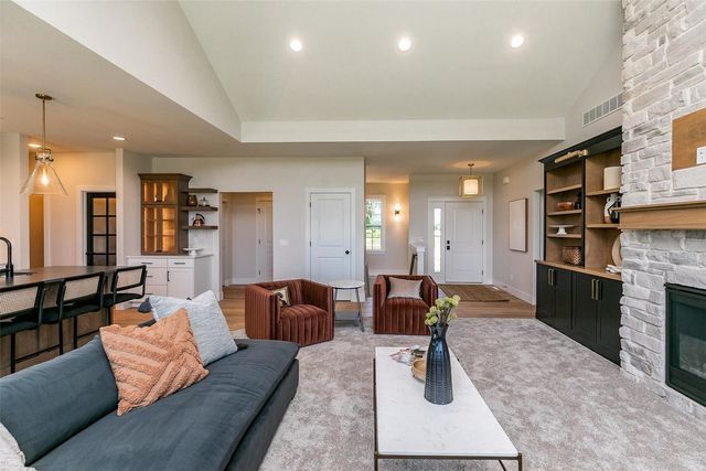 8750 Yeager Lane NE, Cedar Rapids, IA 52402