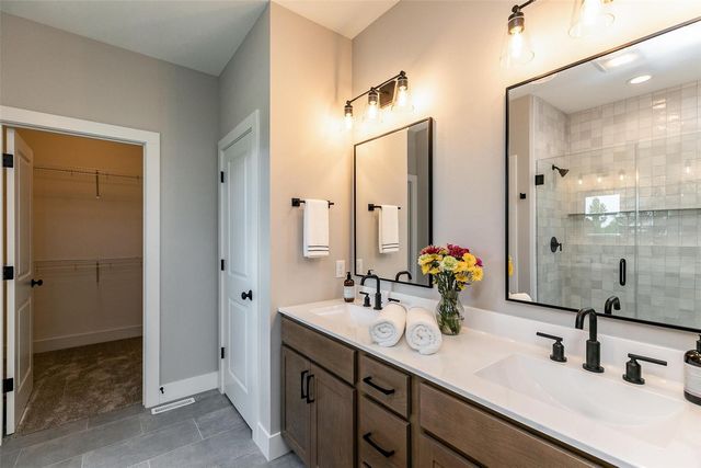 8750 Yeager Lane NE, Cedar Rapids, IA 52402