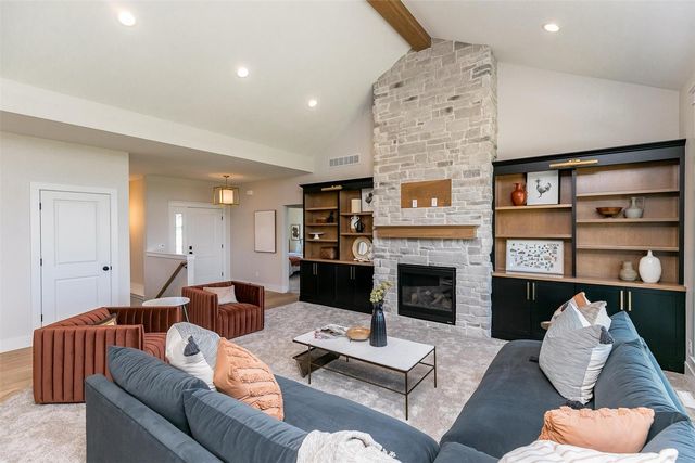 8750 Yeager Lane NE, Cedar Rapids, IA 52402