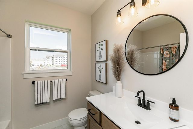 8750 Yeager Lane NE, Cedar Rapids, IA 52402