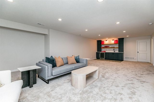 8750 Yeager Lane NE, Cedar Rapids, IA 52402