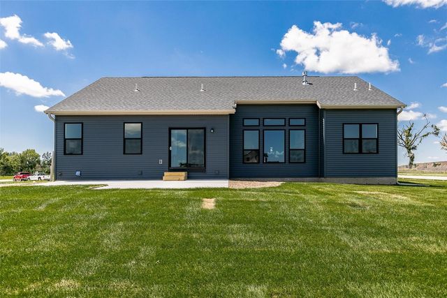 8750 Yeager Lane NE, Cedar Rapids, IA 52402