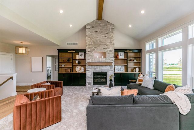 8750 Yeager Lane NE, Cedar Rapids, IA 52402