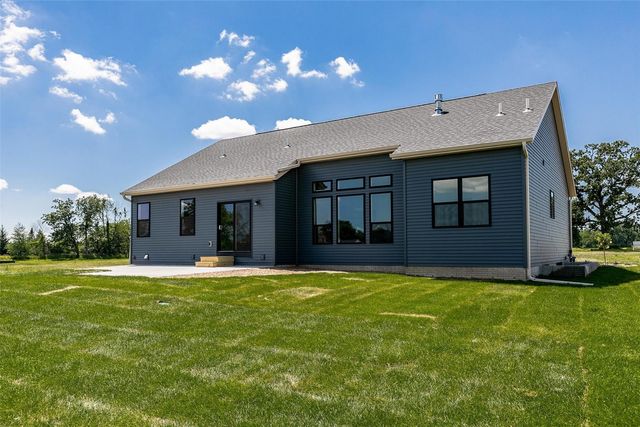 8750 Yeager Lane NE, Cedar Rapids, IA 52402