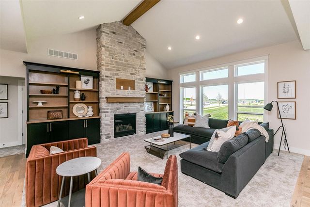 8750 Yeager Lane NE, Cedar Rapids, IA 52402