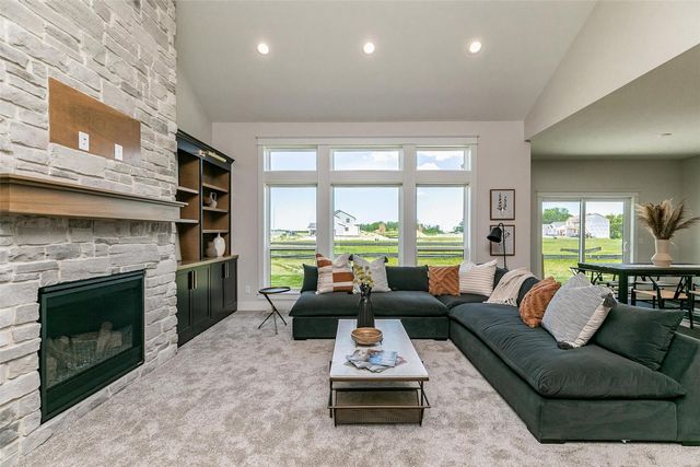 8750 Yeager Lane NE, Cedar Rapids, IA 52402