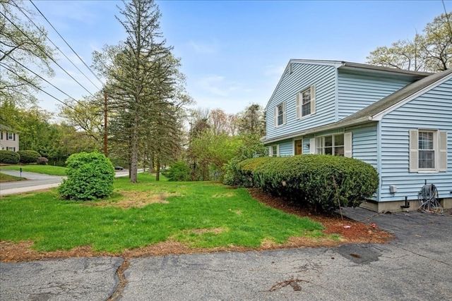 105 Rochdale St, Auburn, MA 01501