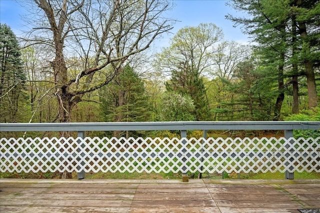 105 Rochdale St, Auburn, MA 01501